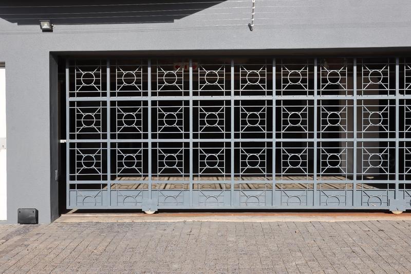 To Let 2 Bedroom Property for Rent in Vredehoek Western Cape
